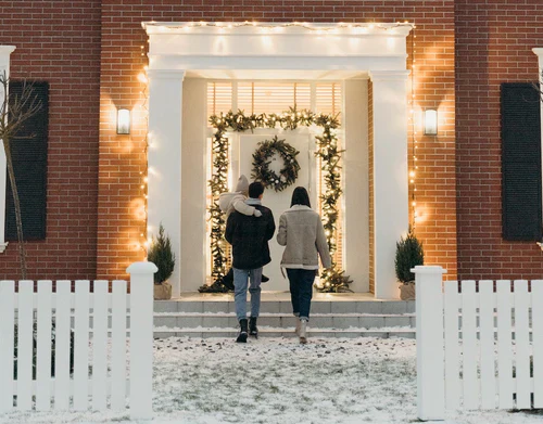 New Snow front door pexels cottonbro 6276142 520x500 35963e22 2ab9 4f38 81e3 44b288db294b 600x